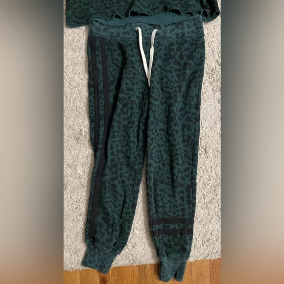 PHILANTHROPY green cheetah print sweatshirt top sweat pants XS 2 pc outfit - Picture 2 of 10